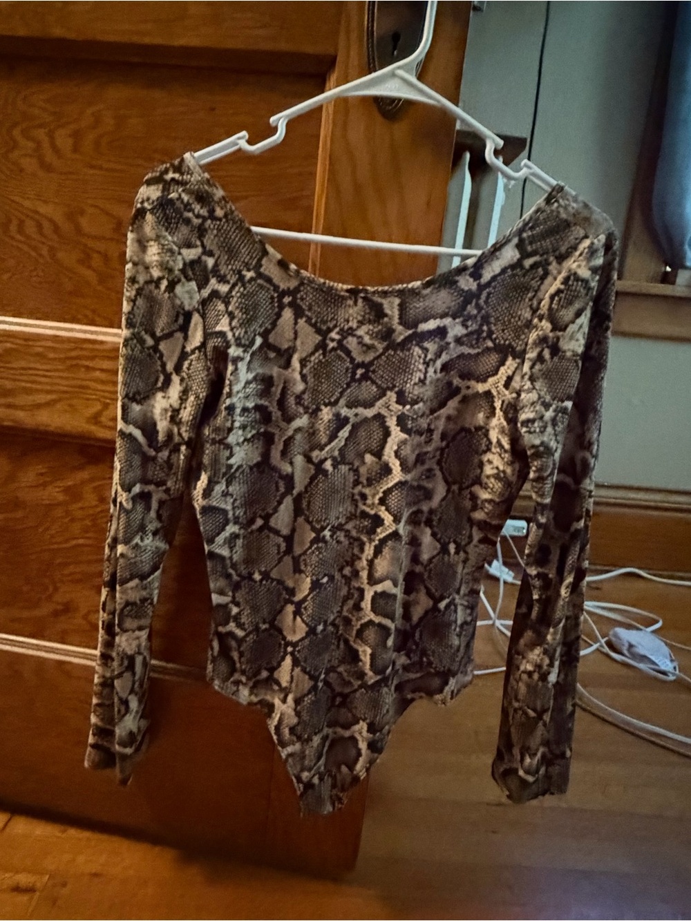 Snake Print Long-Sleeve Women's Bodysuit with open back Top - Neutral